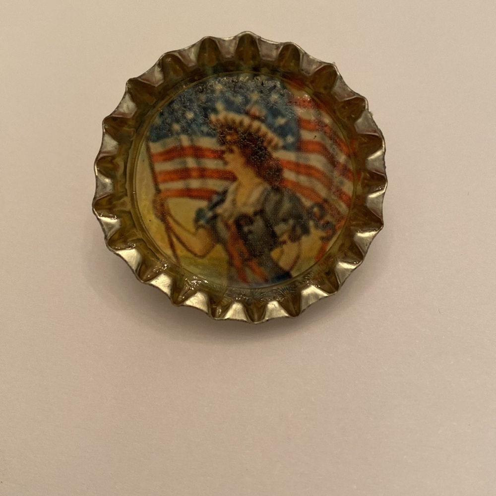 5 Patriotic Bottle Cap Pins • 🎉 Host Pick 🎉 - Picture 4 of 8